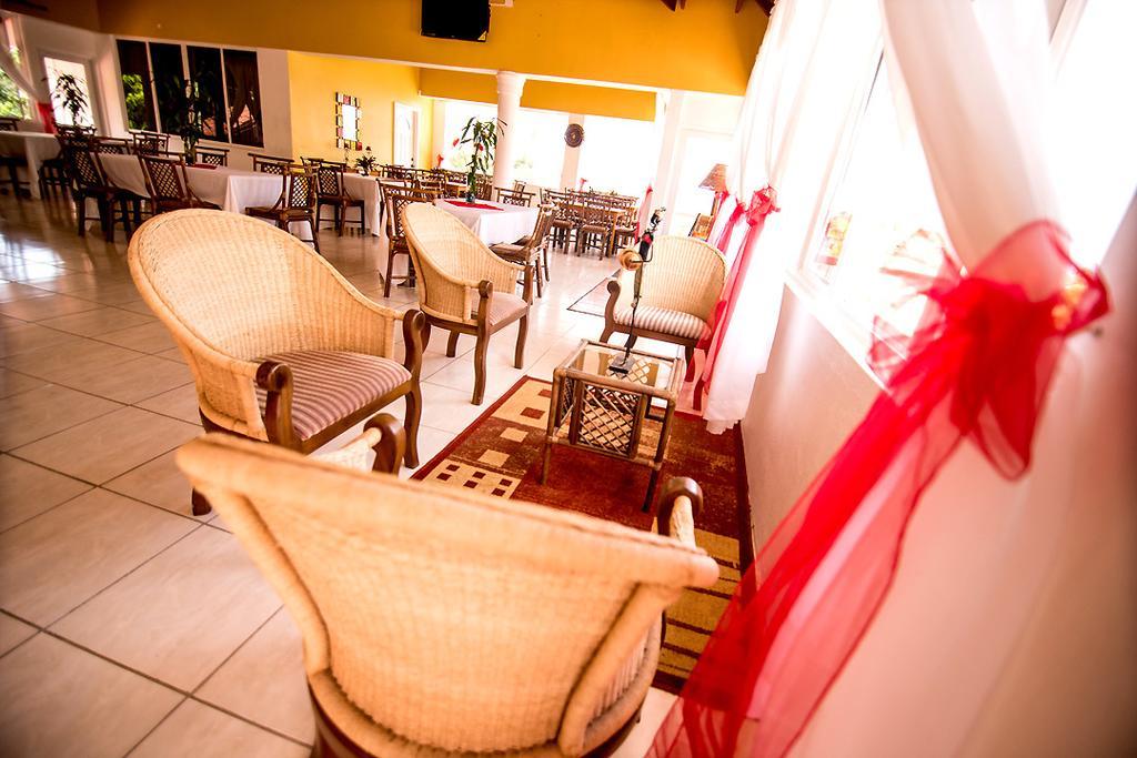 Hotel Alexandrina Kingstown Exterior foto